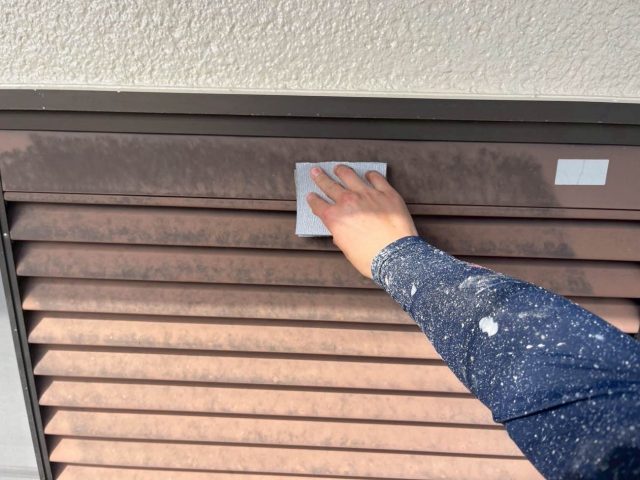 福岡市早良区にて塗装工事。仕上がりと耐久性アップに欠かせないケレン作業と下地処理