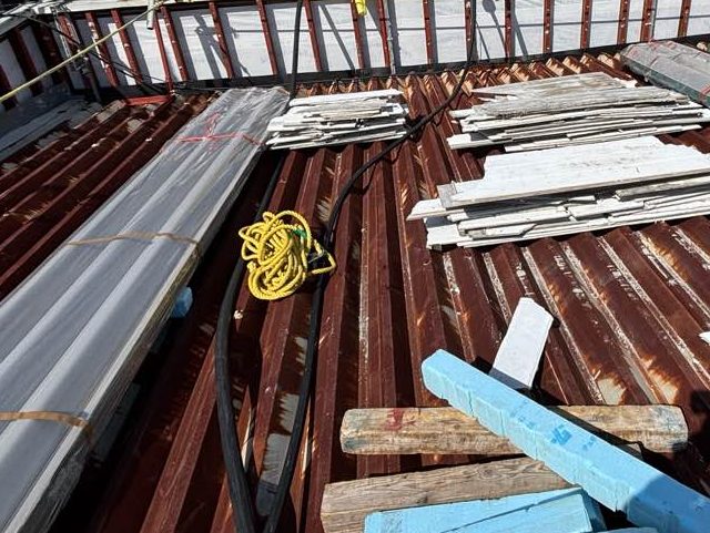 大牟田市で屋根カバー工事開始