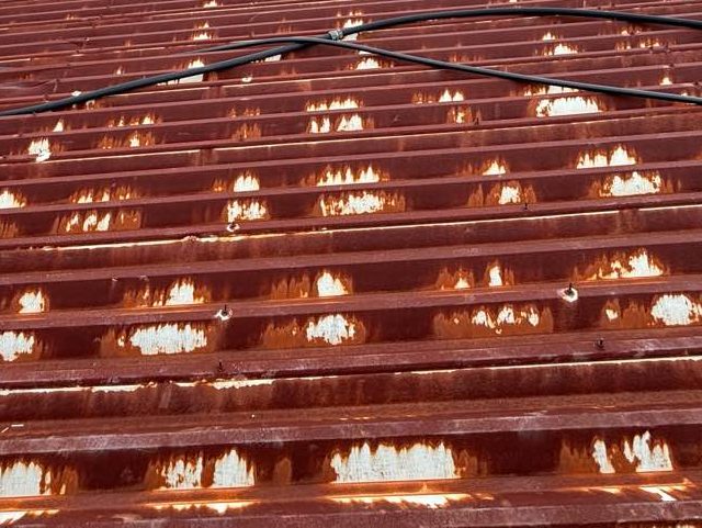 大牟田市で錆が著しい折板屋根