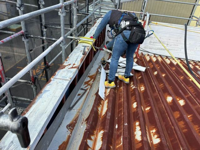 大牟田市で屋根の異常を調査中