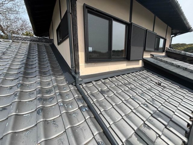 宗像市の雨漏り修理｜台風被害を受けた戸建て瓦屋根の雨押え板金工事