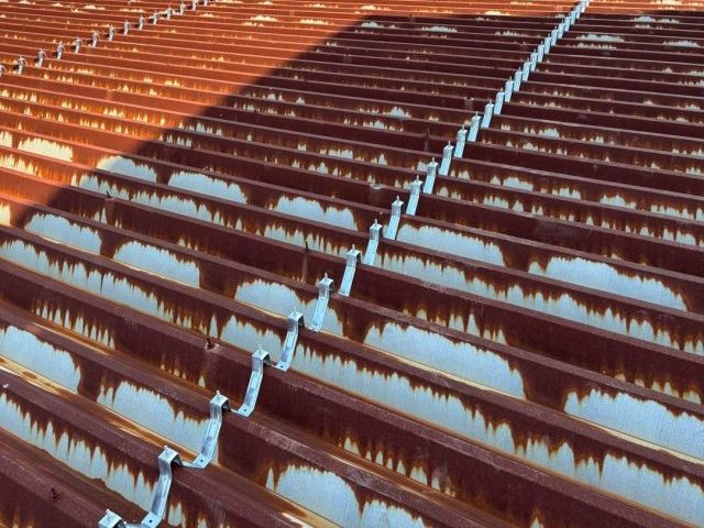 大牟田市でカバー工事に伴うタイトフレーム取り付け