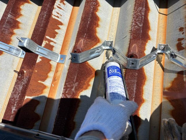 大牟田市でカバー工事におけるタイトフレームの設置