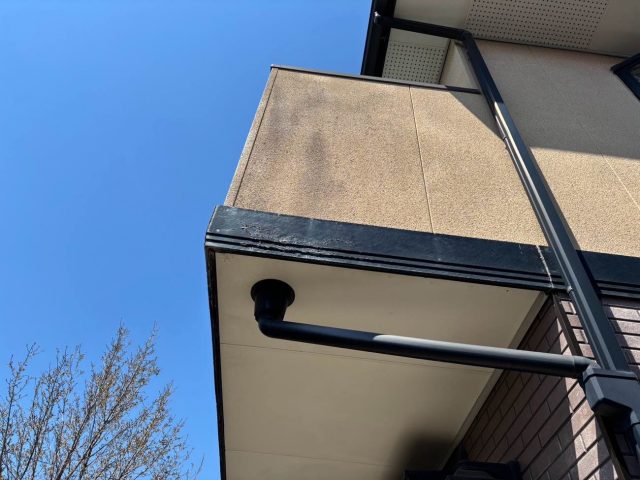 小郡市の外壁の汚れと幕板の劣化