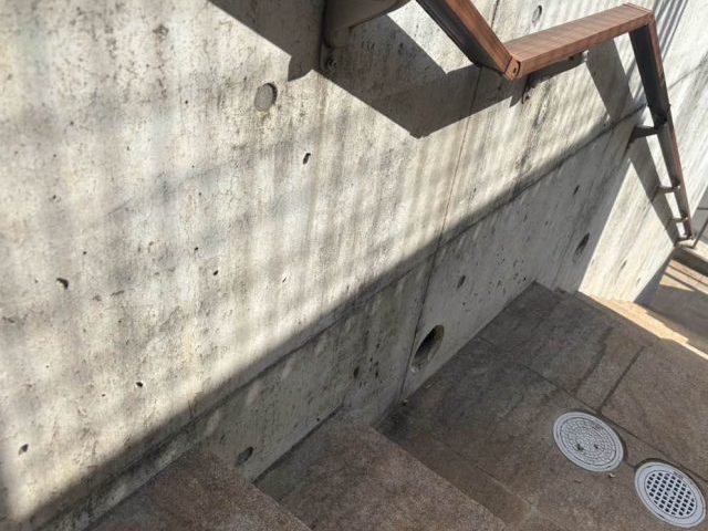 新宮町の駐車場階段の排水設備