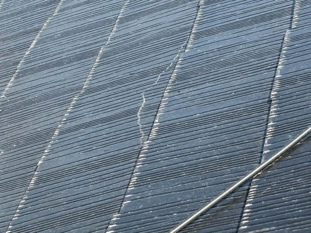 福岡市早良区のひび割れが生じたスレート