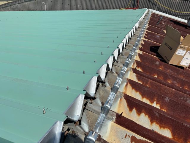 大牟田市のヨドルーフ88の施工中