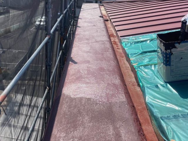 筑紫野市の屋根のウレタン防水の上塗り