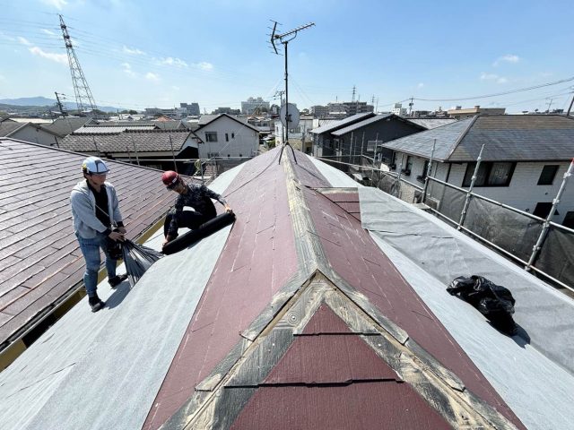 福岡博多区にてアパート屋根の改修工事｜スレートの高圧洗浄から防水シート敷設までをご紹介