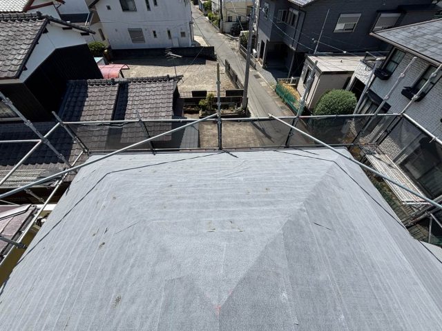 福岡市博多区のカバー工事で敷設された防水紙