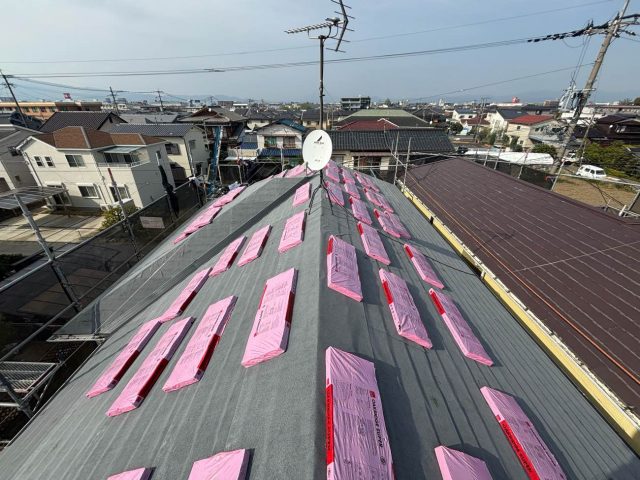 福岡市博多区の改修工事に伴う屋根材の設置準備