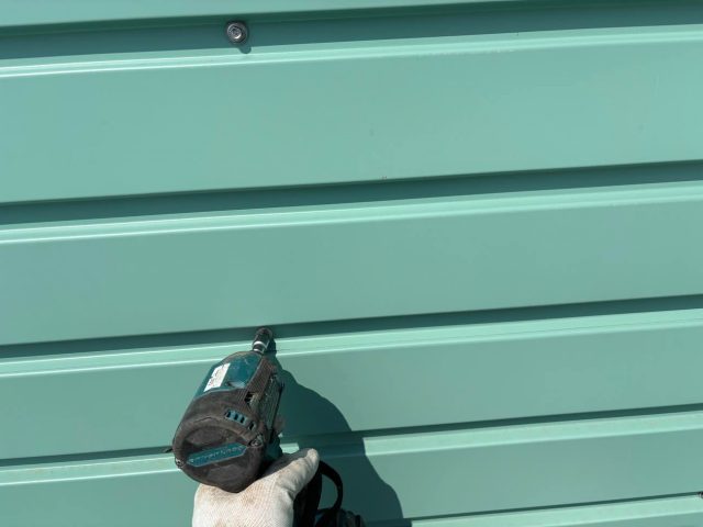 大牟田市のヨドルーフ88の張り付け