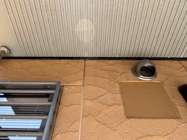 新宮町の経年劣化が進行した軒天