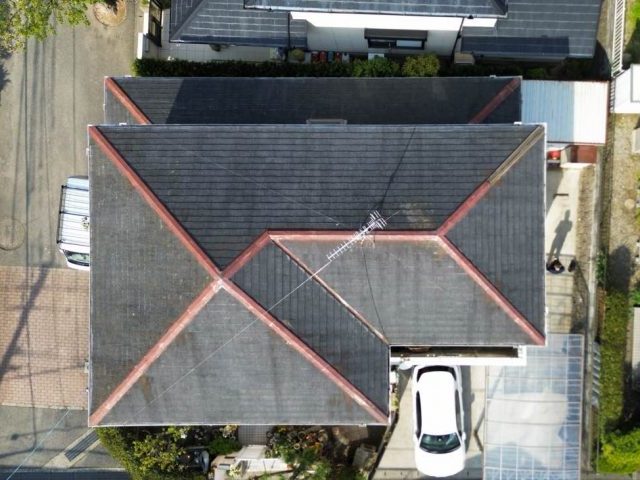 宇美町にて強風で「棟板金が落下した」カラーベスト屋根を調査、錆や苔もか確認!