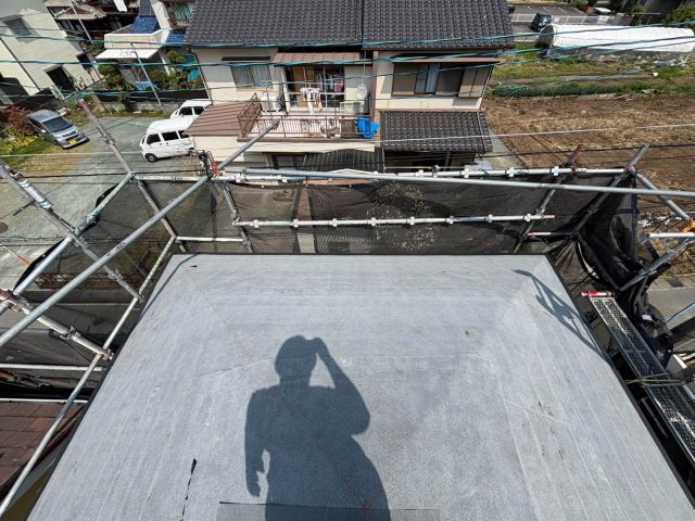福岡市博多区の屋根カバー工事で敷かれた防水シート