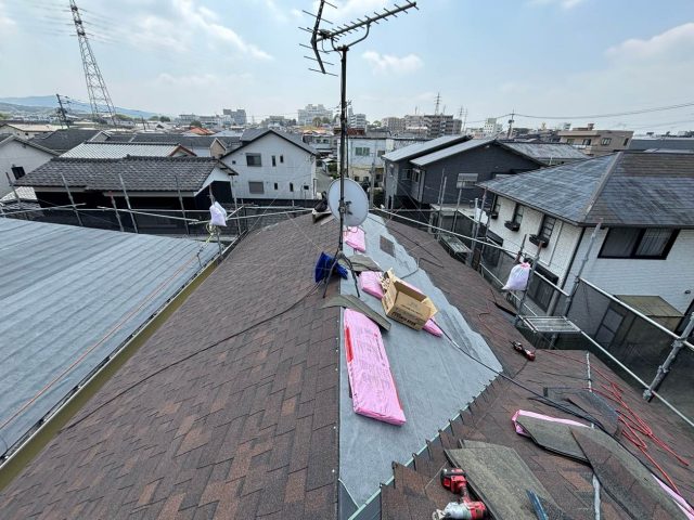 福岡市博多区のカバー工事でオークリッジスーパーを施工中