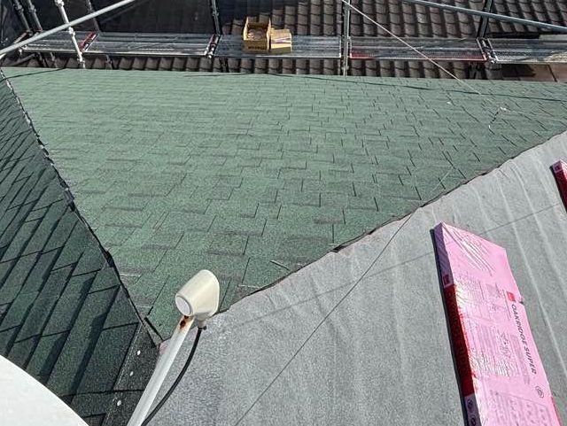 福岡市博多区せ施工が進むアスファルトシングル材