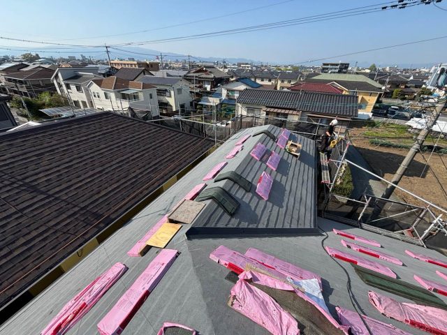 福岡市博多区の屋根カバー工事で施工されるアスファルトシングル材