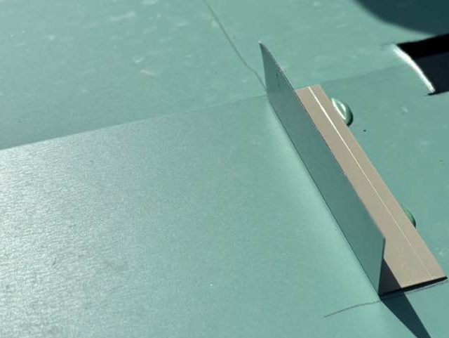 大牟田市で板金施工中