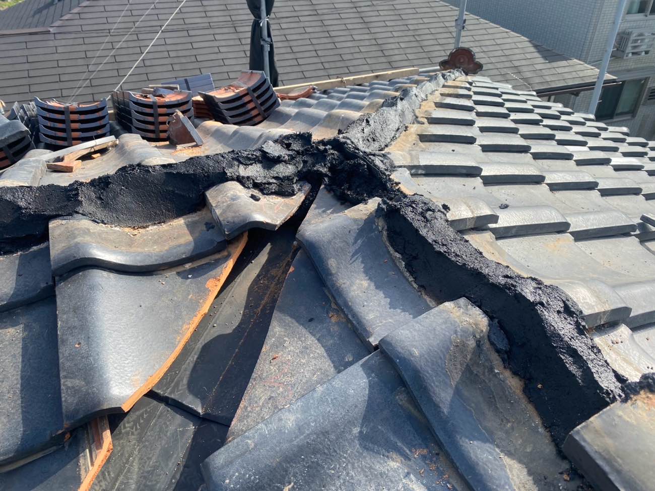 糸島市の谷板金交換工事、南蛮漆喰