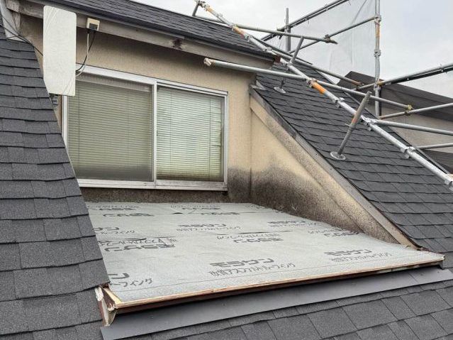 福岡市博多区のカバー工事における防水シート施工