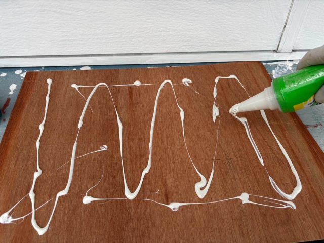 粕屋町で軒天補修に伴う新しい板材の施工