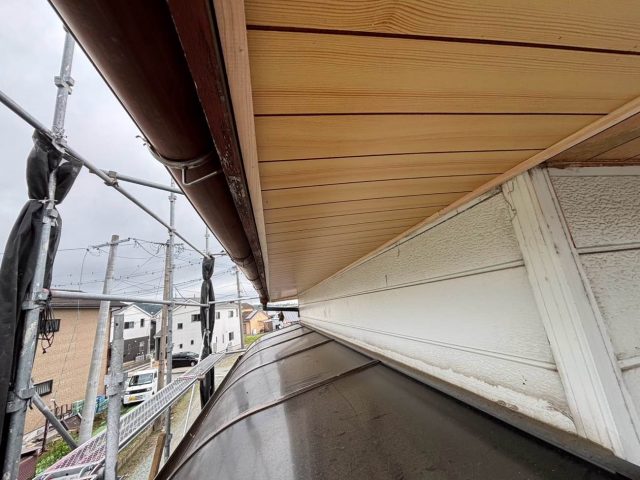 【粕屋町】瓦屋根の軒天補修で台風被害を改善｜防水性と耐久性も大幅向上