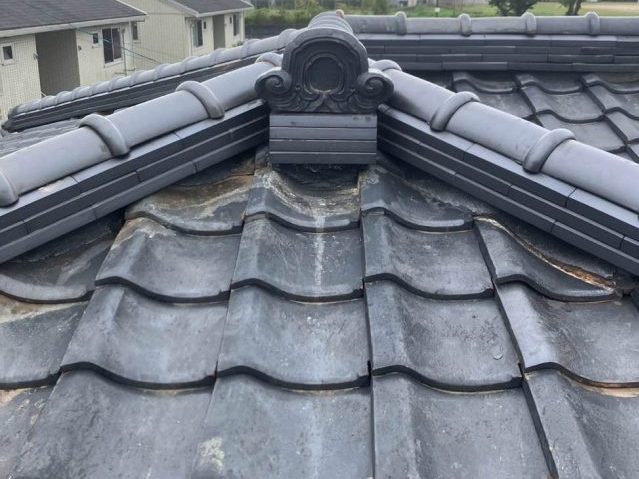 【粕屋町】漆喰の取り直し工事｜台風被害を受けた瓦屋根を費用を抑えて部分補修