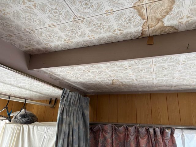宇美町の住宅天井雨漏り状況