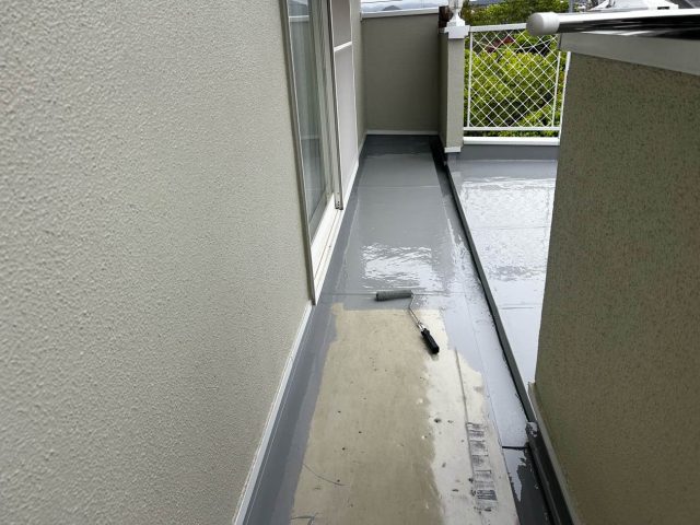 福岡市東区のウレタン防水施工中