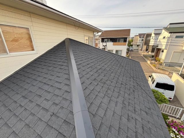 福岡市東区で屋根修理、屋根材のひび割れ・反りをカバー工法で解消