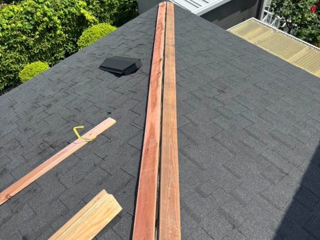 福岡市早良区の雨漏り修理｜縁切り未実施の下屋を軽量・高耐久なオークリッジスーパーでカバー