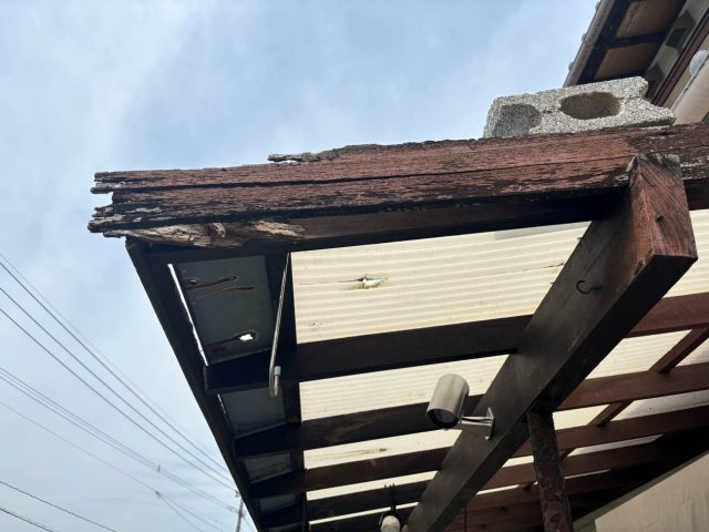 宇美町のテラス屋根支柱の腐食