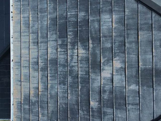 新宮町の色褪せた屋根のコロニアル