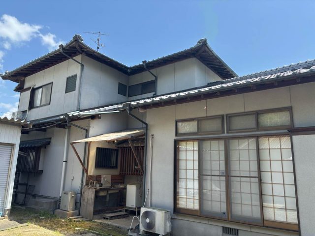 筑紫野市｜天井に雨じみ、築40年の瓦屋根の雨漏り調査。谷板金交換と漆喰補修をご提案