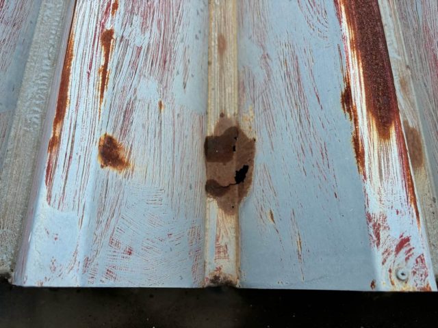 筑紫野市の折板屋根の穴あき