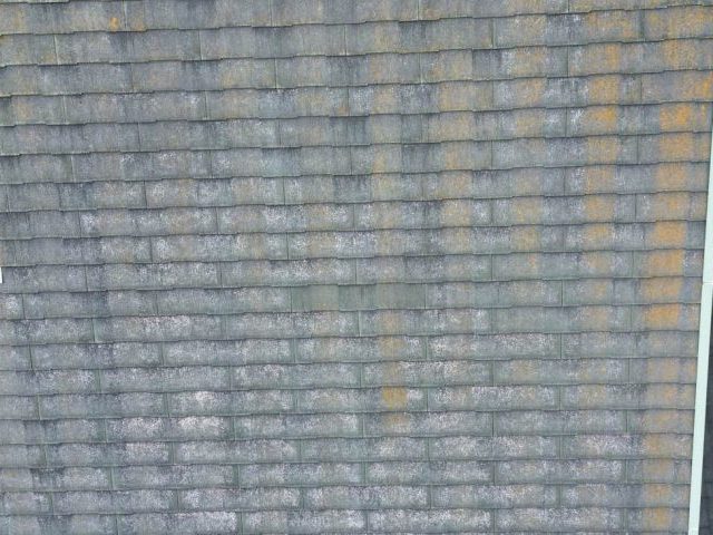 早良区のコロニアル屋根の経年劣化