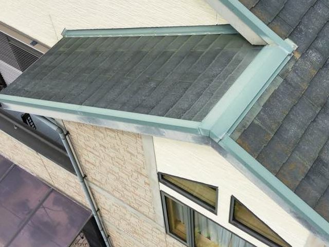 早良区の劣化が進んだコロニアル屋根