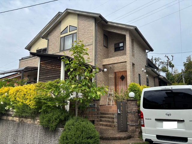 福岡市早良区｜コケやカビなど劣化の目立つコロニアルNEO屋根と外壁の調査！