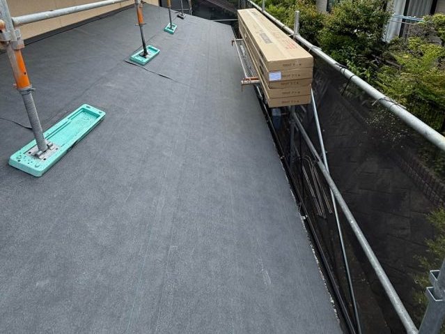 小郡市の防水シートを施工した差し掛け屋根