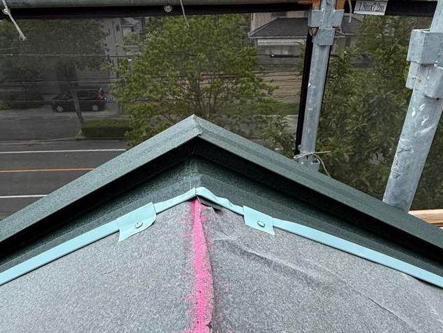 小郡市の屋根カバー工法の板金工程