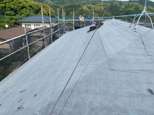 福岡市東区｜塗装したカラーベストが早期劣化、カバー工事における防水シートの敷設