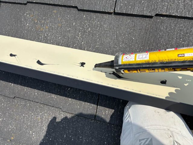 新宮町で屋根の補修中