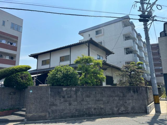 福岡市東区の屋根調査｜瓦の劣化とズレが原因の深刻な雨漏り・軒天の腐食が判明