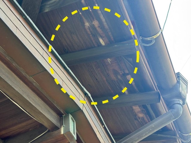 糸島市の屋根調査、軒天井の腐食