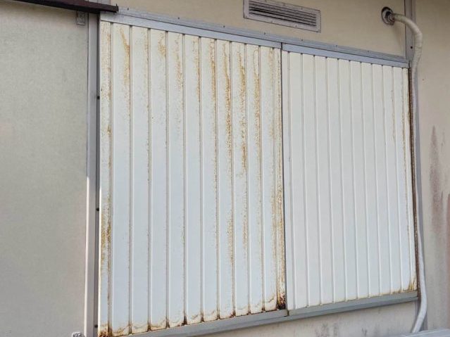 新宮町の錆びた雨戸