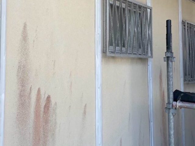 新宮町の壁面の経年劣化