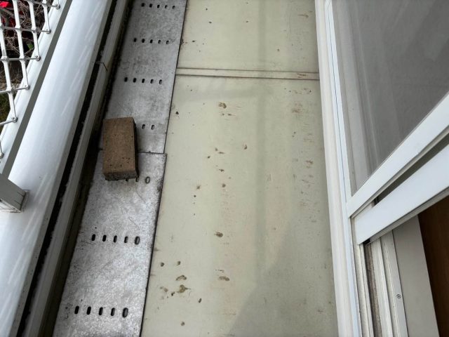 福岡市東区で雨漏り調査を行ったベランダ