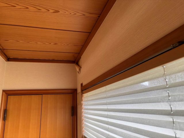 福岡市東区の雨漏りによるクロスの剥がれ