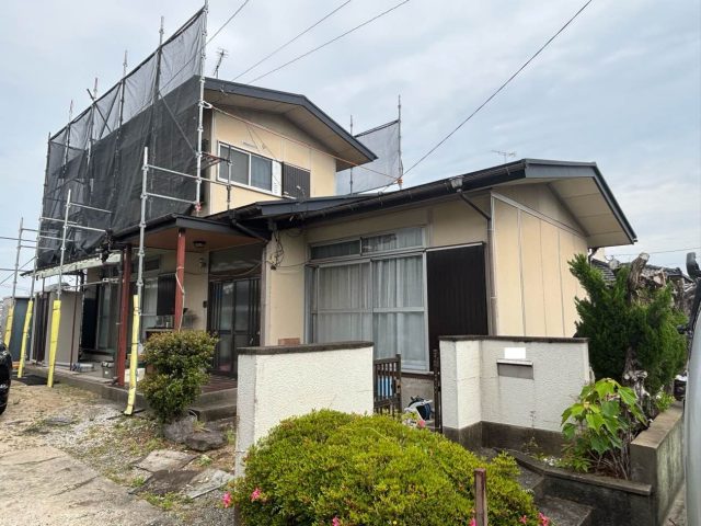 糟屋郡新宮町｜借家オーナー様必見！ベランダ屋根の破損した樹脂波板の交換工事